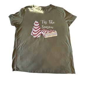 Christmas Tis the Season' T-Shirt Christmas tree cake shirt  women M 🧑‍🎄 🌲 🎂